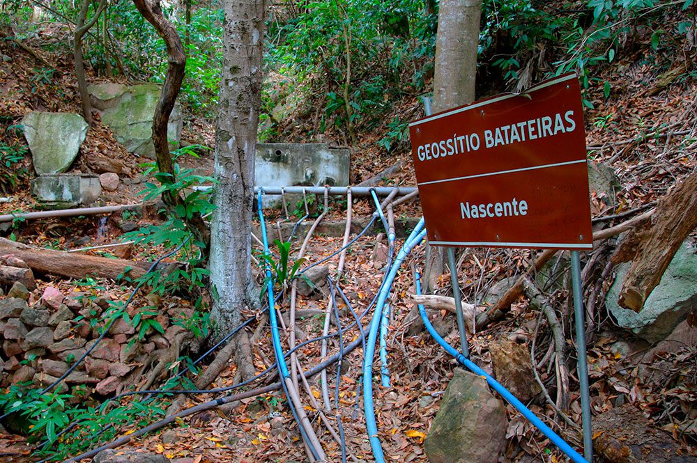 Batateiras was once a rushing river. Today, it is a tangle of PVC and rubber pipes sprouting out of aged concrete cisterns. Photo from CLO Multimedia